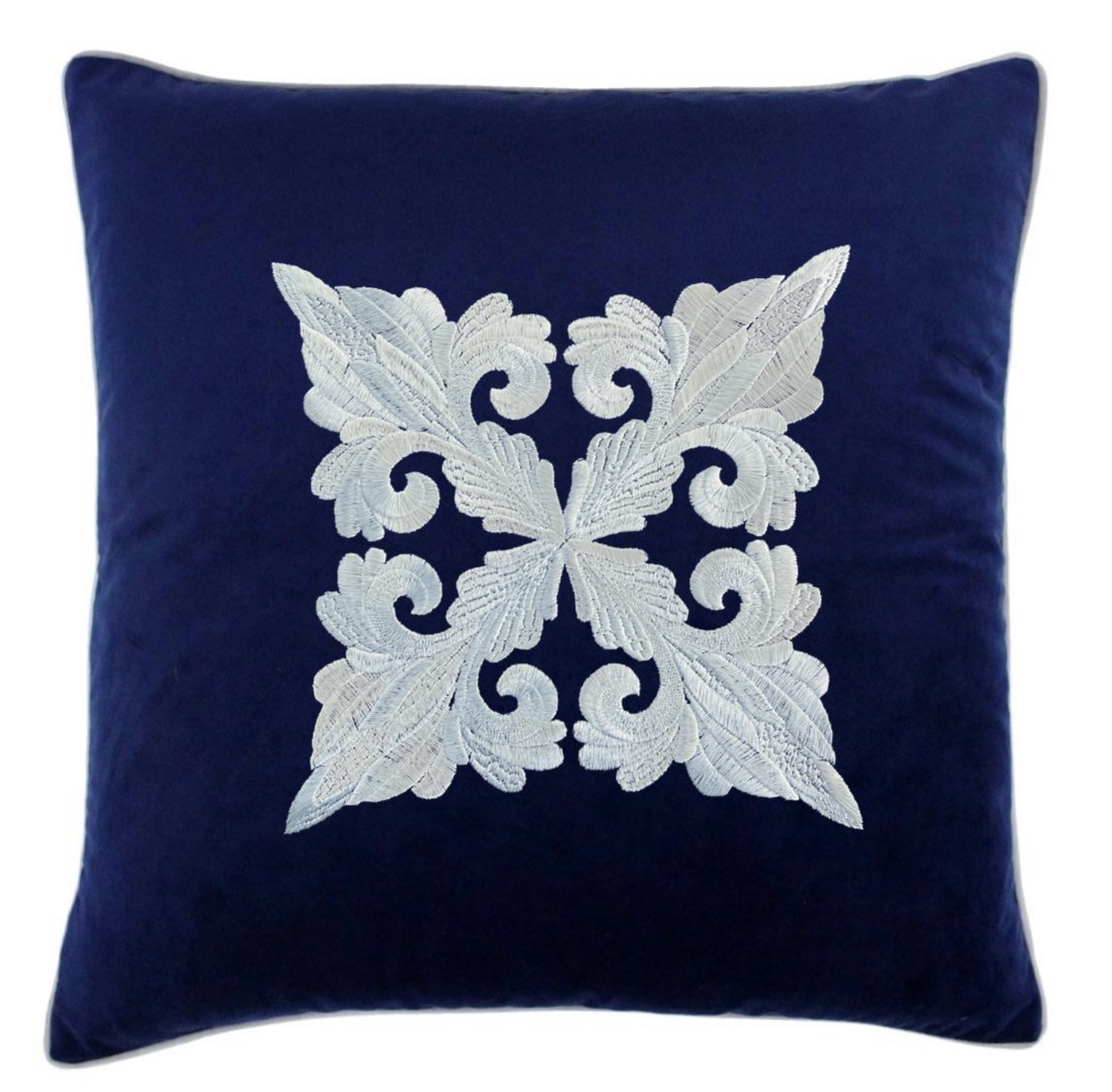 Kelly Pewter Accent Pillow – Room 422