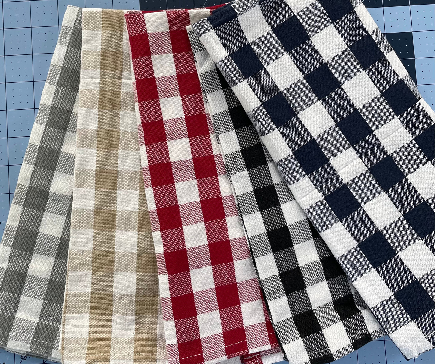 Fall Pumpkins Embroidered Kitchen Towel. Beautiful Autumn Decoration. 100% Cotton Towels